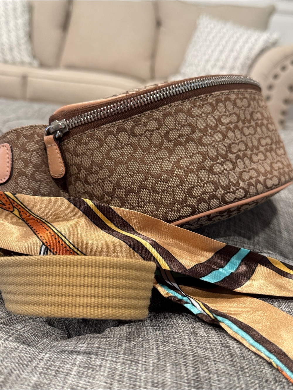 Coach Bag Vintage Y2K Brown Jacquard Signature Small Belt Bag Fanny Pack EUC - Picture 3 of 17